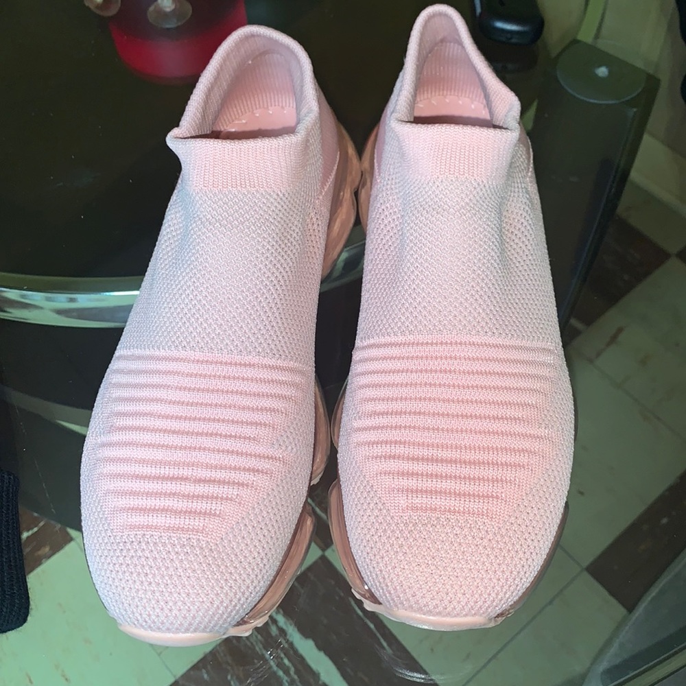 Women’s size 9 slip on sneakers